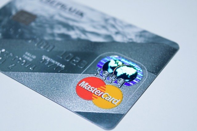 Can You Refuse to Show Your Id for Credit Card Purchases?